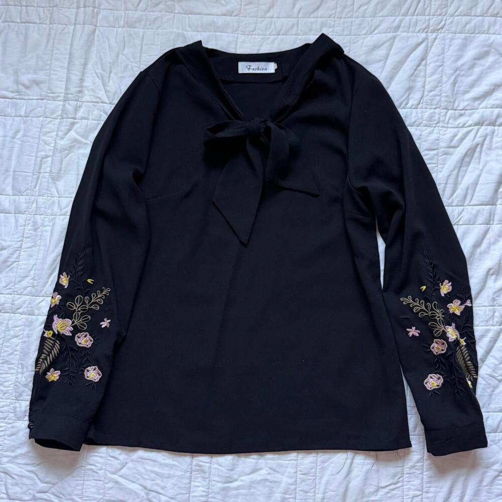 Floral embroidered tie neck blouse women's med black boho fairy whimsical